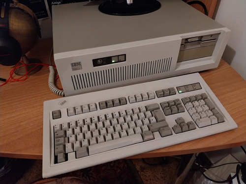 The IBM 5170 with a Model M Keyboard from our collection... The IBM 5170 with a Model M Keyboard from our collection...